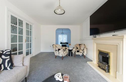 Hylands House | Stunning 5 bedroom detached house in Hornchurch