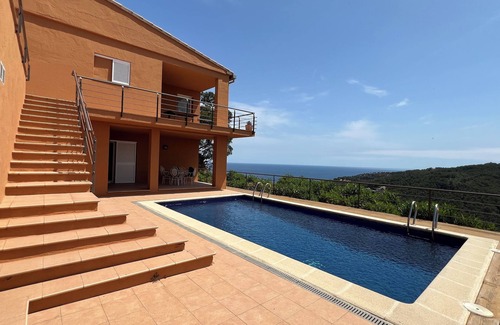 Sa Riera House | Stunning 5 Bedroom house in Begur: Breathtaking sea views with a fantastic pool