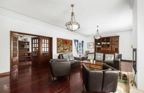 Palmela Villa | Stunning 5-Bedroom Villa with Pool by Hostlovers