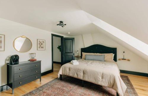 Lancaster House | Stunning 5 BR -Heart of Downtown