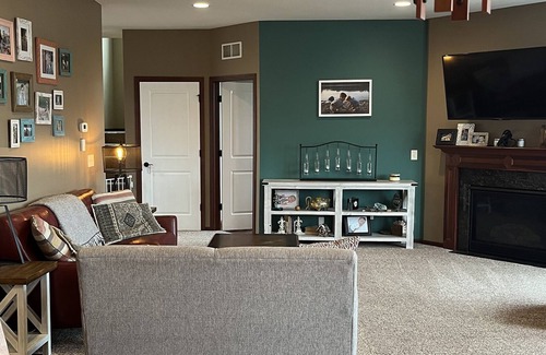 Blaine House | Stunning 5 br home, perfect for families, near 3M Open and NSC