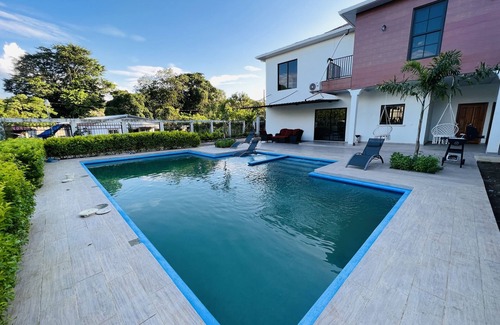 Bouvet Island House | Stunning 5 bedroom house all ensuite with a beautiful pool and backyard.