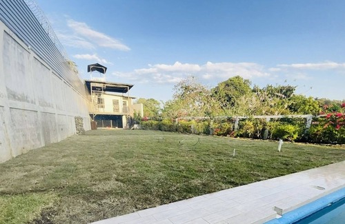 Bouvet Island House | Stunning 5 bedroom house all ensuite with a beautiful pool and backyard.