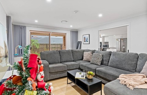 Wishart House | Stunning 5BR Big Modern Home w/Parking/Malls/Parks