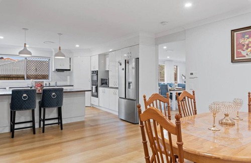 Wishart House | Stunning 5BR Big Modern Home w/Parking/Malls/Parks