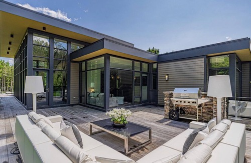 Caledon House | Stunning 6 bed 5 bath estate on 65 acres with Pool, Hot Tub and Tennis Court!