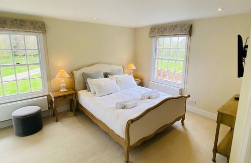 Abbess Roding House | Stunning 6-bed country house with heated pool.