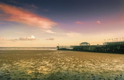 Clacton-on-Sea Cabin | Stunning 6 Berth Lodge With Decking At Valley Farm Holiday Park Ref 46735V