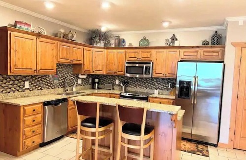 Lampe Cabin | Stunning 6BR 6BA Lakefront Cabin Sleeps 16