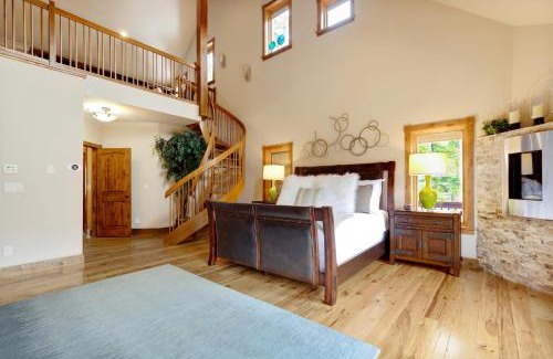 Blue River House | Stunning 6BR Lodge w Beautiful Mt Quandary Views