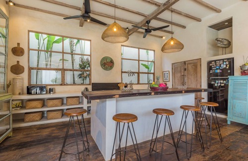 Umalas Villa | Stunning 7BR Large Group Private Pool Yoga Gym Cinema 10min Canggu Surfing Beach