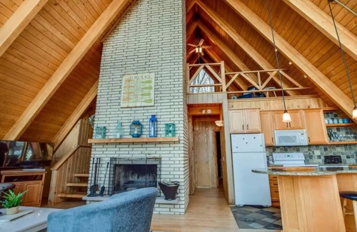 Poynette Cottage | Stunning A-frame on Lake WI