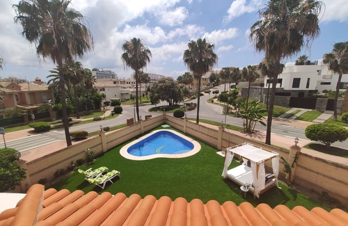 Torrequebrada Villa | Stunning all year-round beach house (5 min to beach)