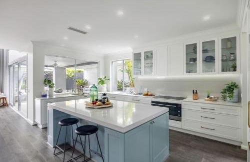 Rochedale House | Stunning and Luxurious 4-Bedroom Mansion at Rochedale