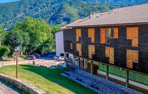 Fiumalbo Apartment | Stunning Apartment In Fiumalbo With Wifi