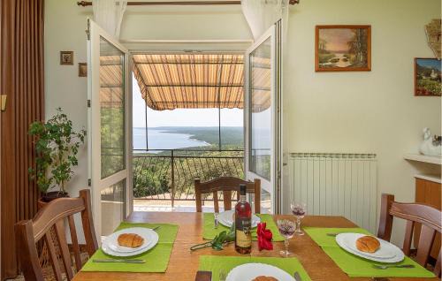 Koromacno Apartment | Stunning Apartment In Koromacno