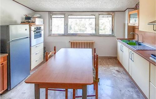 Penne Apartment | Stunning Apartment In Penne With Wifi
