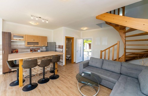 Rtina Apartment | Stunning apartment in Rtina with WiFi