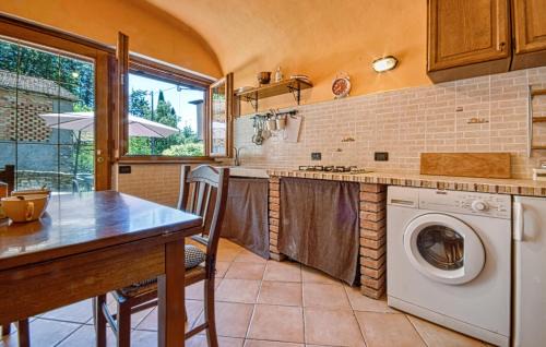 Varese Ligure Apartment | Stunning Apartment In Varese Ligure