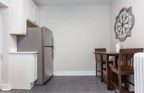 Libertyville Apartment | Stunning apt in DT Libertyville - Near Naval Base