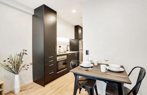 Auckland Central Business District Apartment | Stunning Architecturally Designed Studio in CBD - Pool Gym Sauna