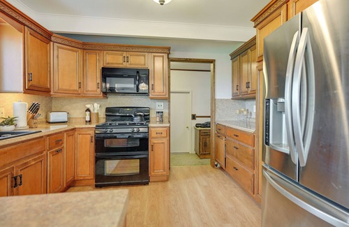Au Gres House | Stunning Au Gres Retreat w/Grill < 1 Mi to Marina