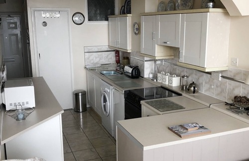 Bishopston Apartment | Stunning Beach front Apartment in Caswell Swansea