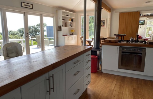 Piha House | Stunning beach house with magnificent ocean views