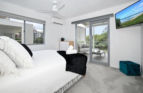 Buddina House | Stunning, Beachfront Dream Home - ZA3