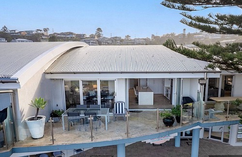 Copacabana House | Stunning beachfront location at Copacabana