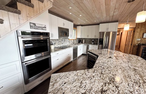 Northern Ontario Cabin | STUNNING CABIN ON LOTW WITH HOTTUB TEN MIN FROM KENORA