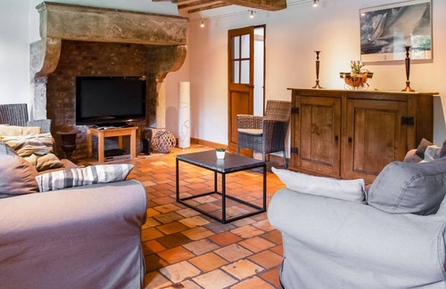 Limbourg Cottage | Stunning Chalet in Goé with Swimming Pool, Sauna, Terrace