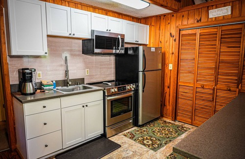Pine Mountain House | Stunning chalet steps away from amenities and our venue!