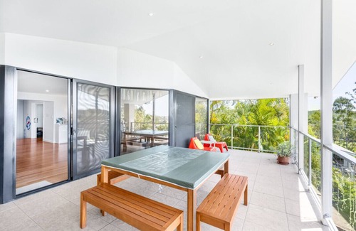 Holland Park West House | Stunning CityView 5BR w/Balcony near Malls/Uni/CBD