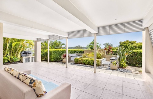 Holland Park West House | Stunning CityView 5BR w/Balcony near Malls/Uni/CBD