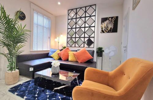 West Thurrock House | Stunning, clean, free parking home, ideal long stays
