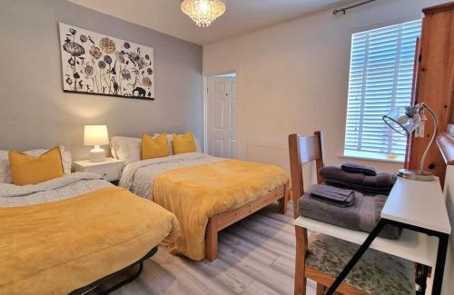 West Thurrock House | Stunning, clean, free parking home, ideal long stays