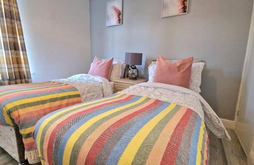 West Thurrock House | Stunning, clean, free parking home, ideal long stays