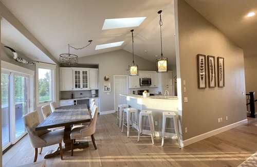 Montrose House | Stunning Colorado Casa w/Hot Tub, 25 min to BLK CNYN