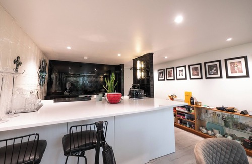 Parnell Apartment | Stunning comfort and artistic, boutique stay