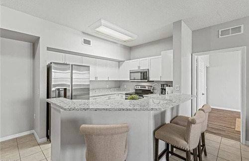 Iona Condo | Stunning Condo 15 minutes from Ft. Myers & Sanibel beach