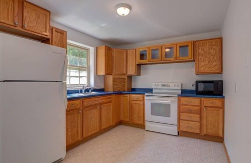 Auburn House | Stunning contemporary home and guest apartment on peaceful Taylor Pond!