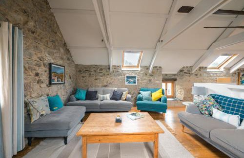 St Davids Apartment | Stunning Converted Granary in Heart of St Davids