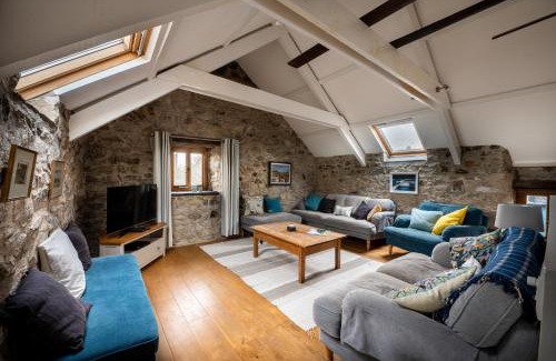 St Davids Apartment | Stunning Converted Granary in Heart of St Davids