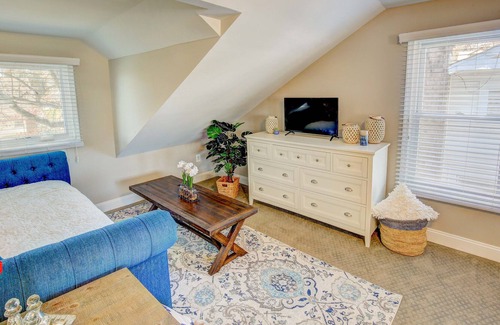 Chesapeake Beach Cottage | Stunning Cottage Newly Renovated 2 Bed 2 Bath Sleeps 6 with an AMAZING Yard
