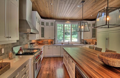 Muskoka Lakes Cottage | Stunning Cottage on Lake Joe! 6 bdrm,6 bath,2 slip boathouse! Water Toys Galore!