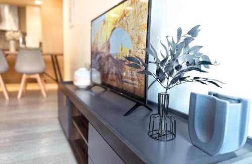 North Melbourne Apartment | Stunning Courtyard 2br1ba North Melbourneparking