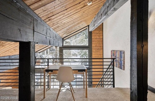 Vail House | STUNNING CREEKSIDE MOUNTAIN RETREAT IN VAIL - Steps from Vail Bus