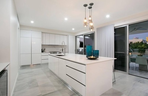Broadbeach Waters House | STUNNING DESIGNER HOME – Exceptional Quality