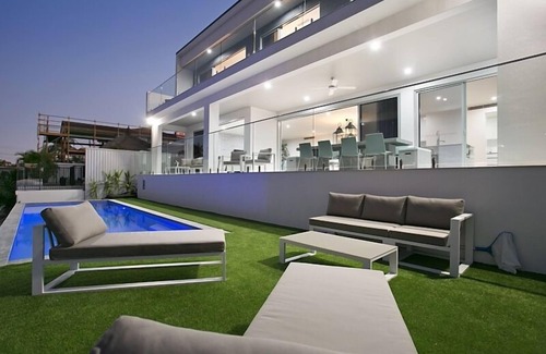 Broadbeach Waters House | STUNNING DESIGNER HOME – Exceptional Quality